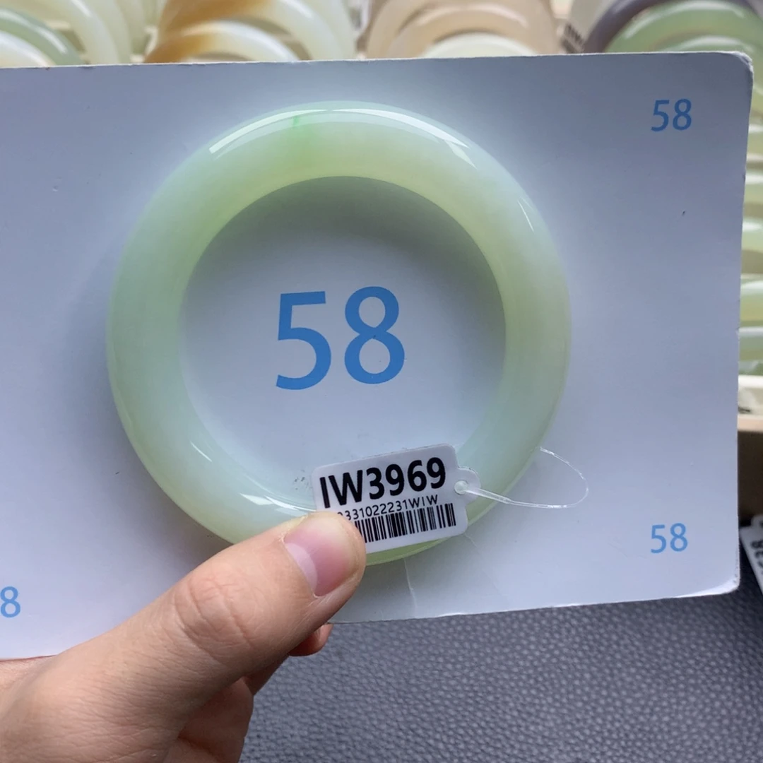 临***心和田玉未镶嵌手镯