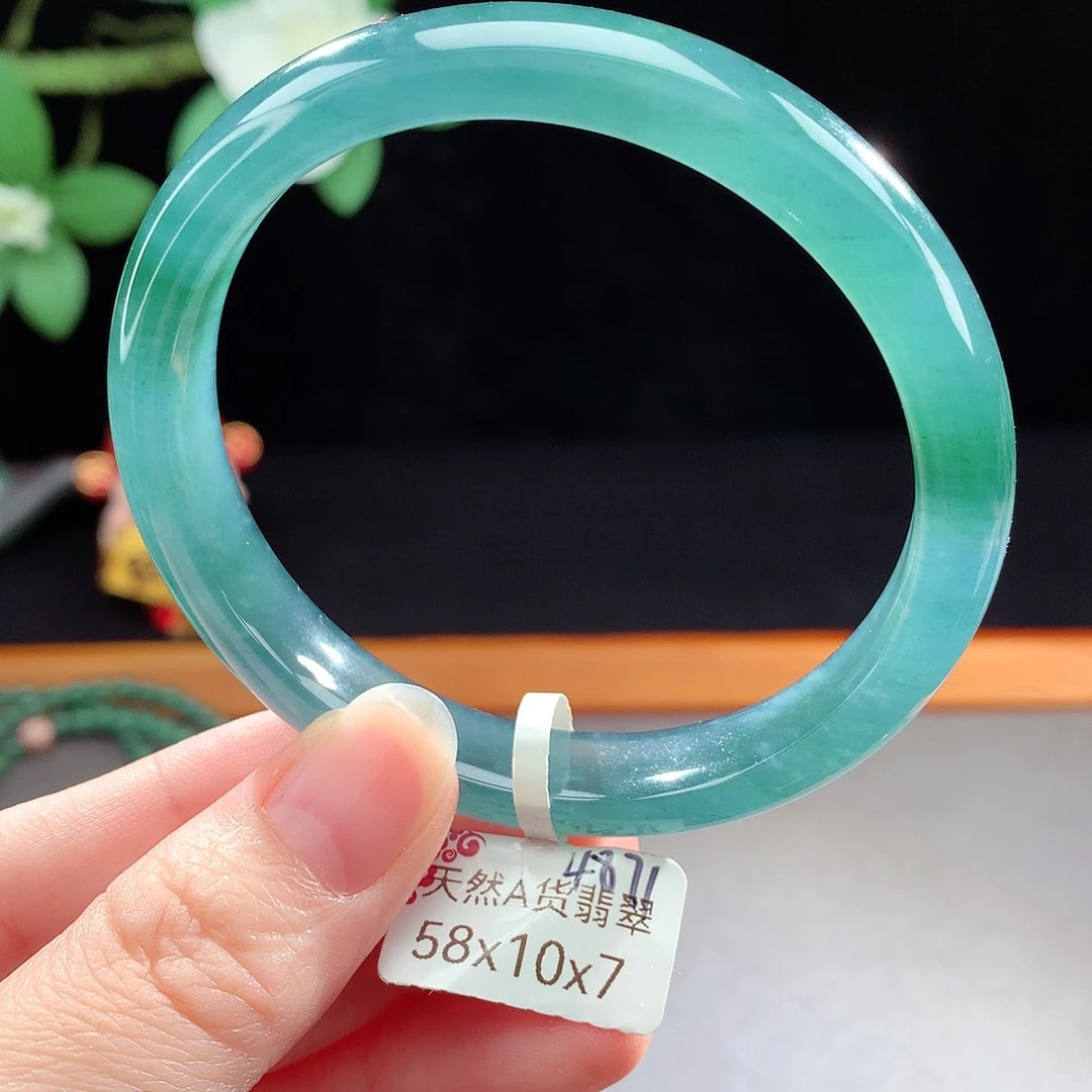 未镶嵌手镯（圆镯）翡翠