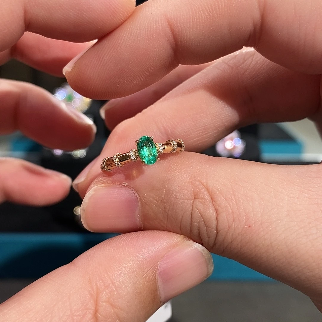 戒指18K金镶嵌祖母绿哥伦比亚0.40ct