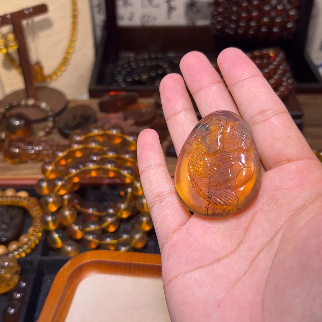 琥珀未镶嵌颈饰蓝珀鲤鱼