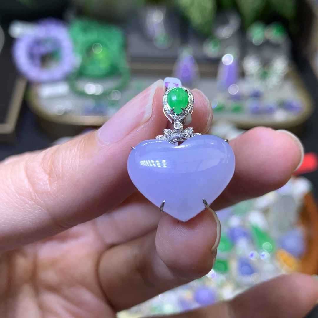 颈饰18K金镶嵌翡翠