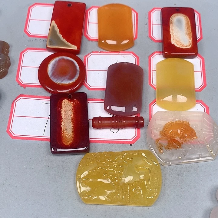 荣***傅玛瑙/玉髓颈饰未镶嵌