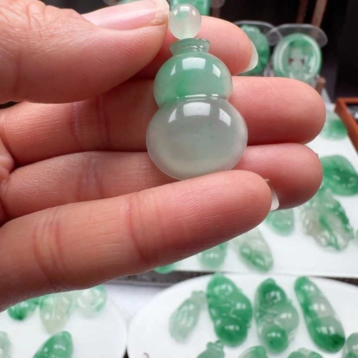 石英质玉颈饰未镶嵌周*