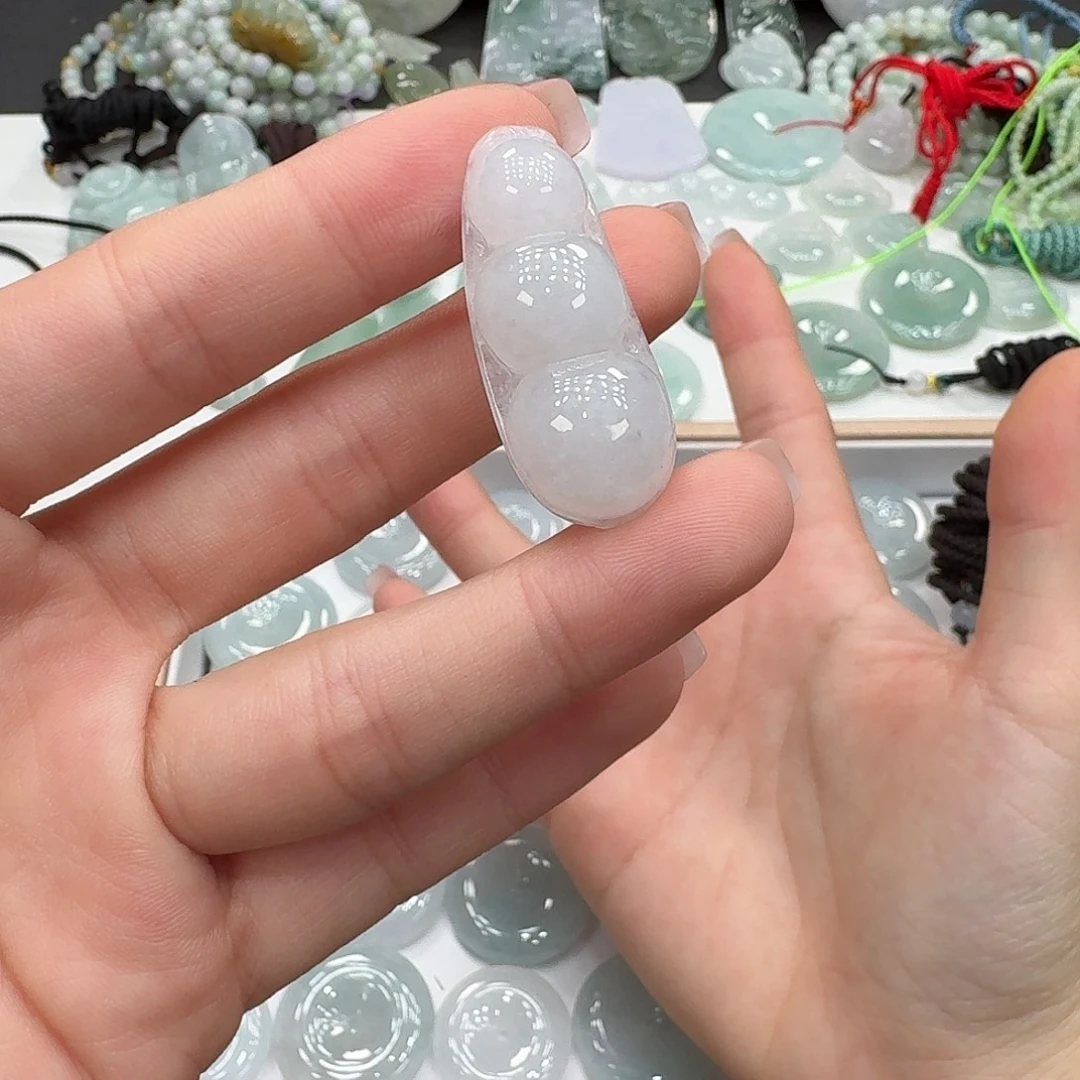 翡翠未镶嵌颈饰多样性发其一