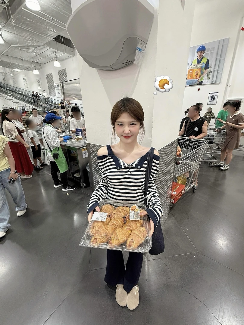 韩系条纹一字肩露锁骨长袖t恤女秋季辣妹宽松显瘦露肩假两件上衣