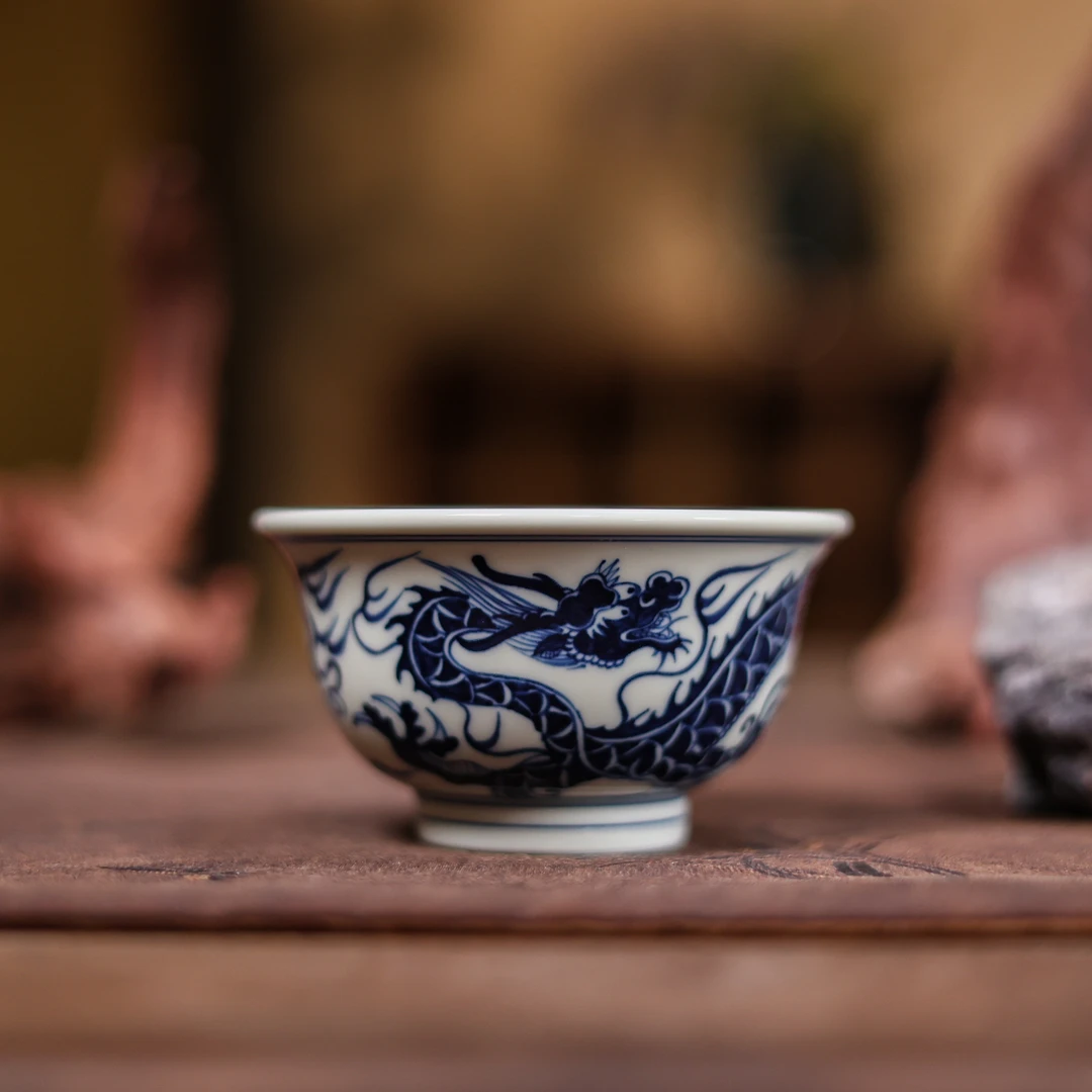 【汪汪茶器】立勤堂-二号釉-青花满工龙纹压手杯（EHY-B-015）