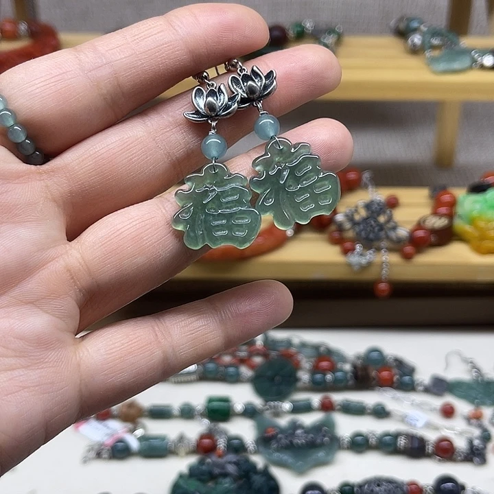 翡翠未镶嵌耳饰8885