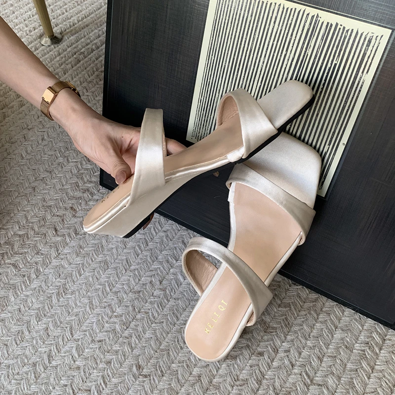 若琳~法式方头坡跟拖鞋温柔显瘦百搭增高凉拖鞋贵气低跟鞋