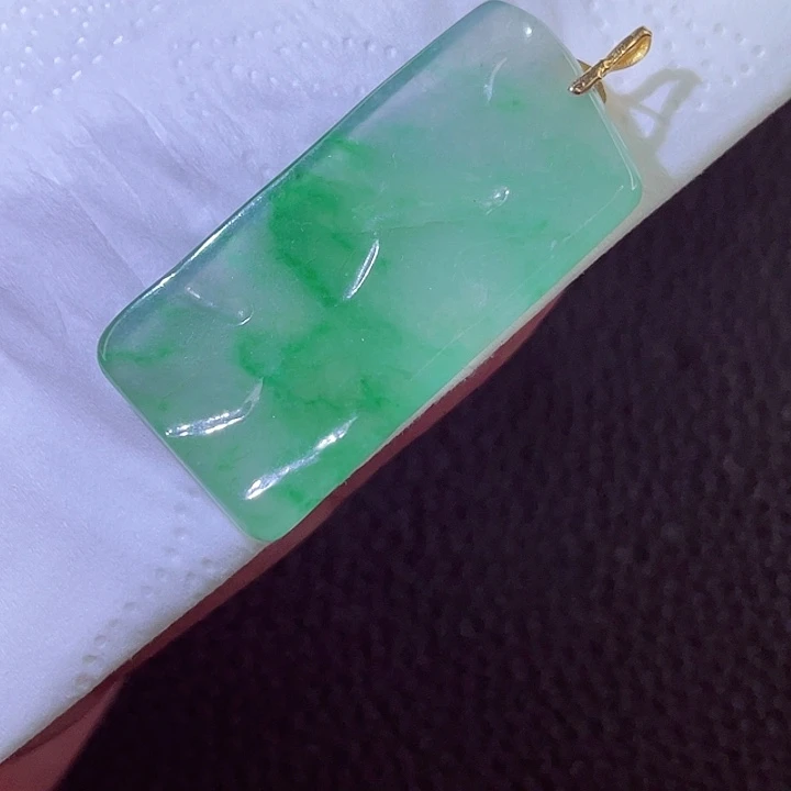 翡翠18K金镶嵌颈饰翡翠