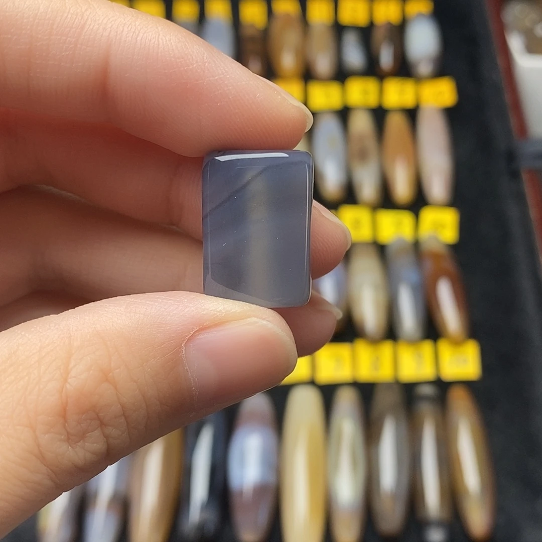 荣***姐玛瑙/玉髓未镶嵌颈饰