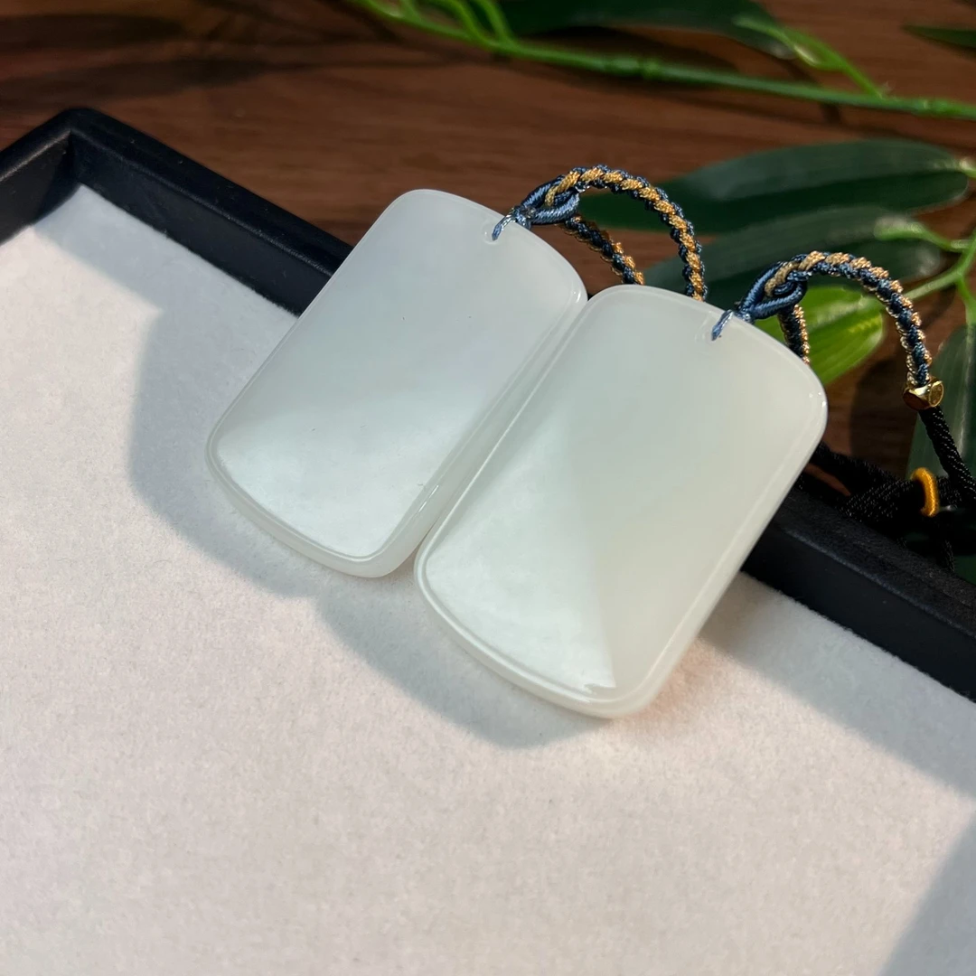 【缺货】和田玉白玉无事牌多样性发一   49*31*5 JJY2451