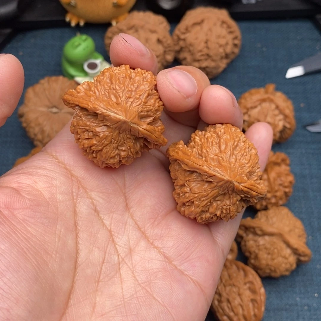 文玩核桃把件38老树红皮凹底满天星全品