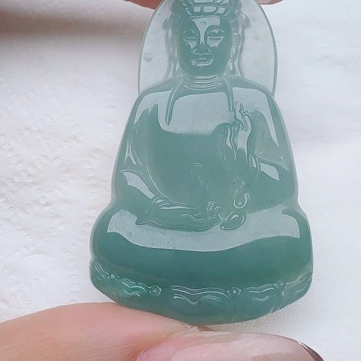 翡翠未镶嵌颈饰多样性发其一