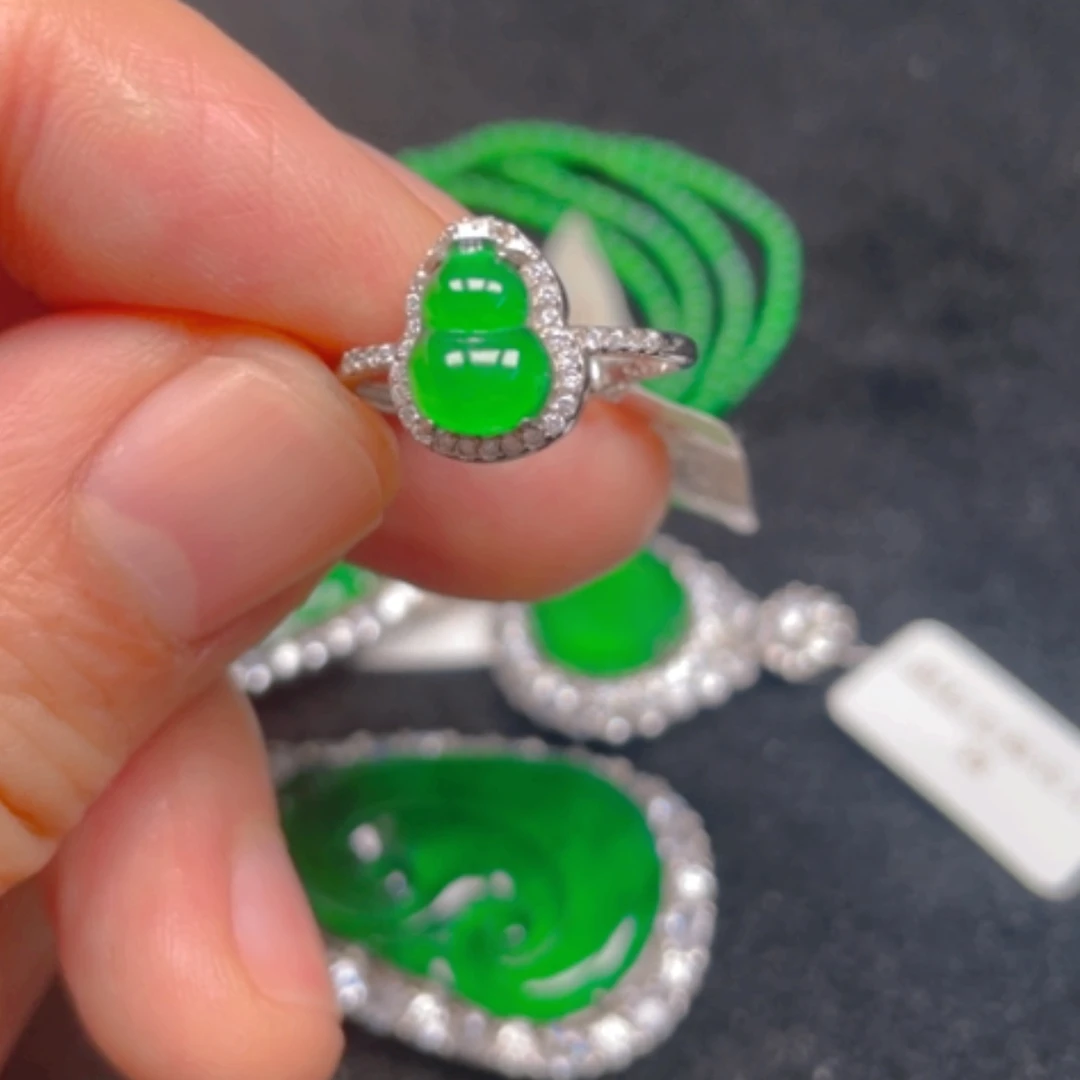 【闪购商品】颈饰银S925镶嵌翡翠戒指