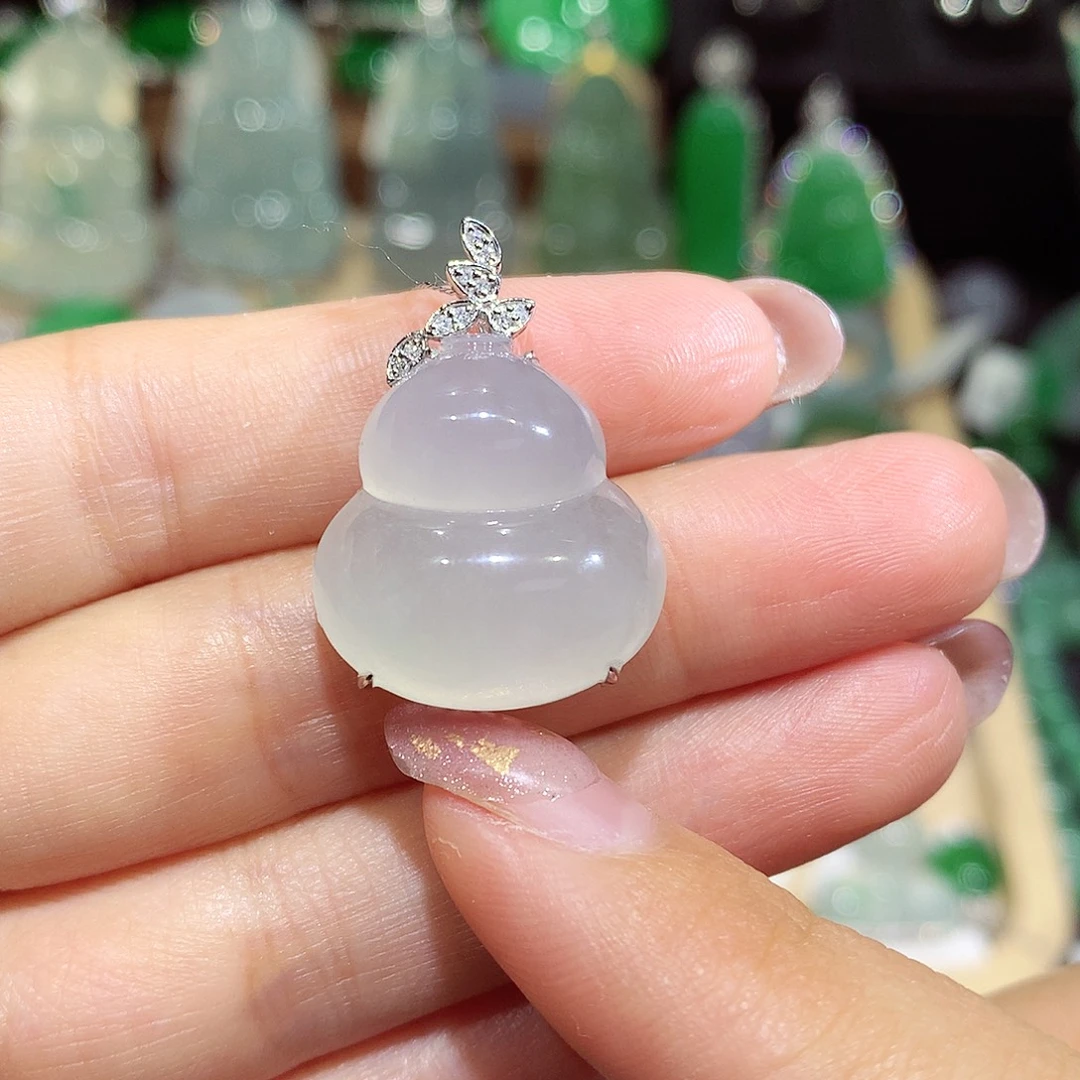 颈饰18K金镶嵌翡翠葫芦