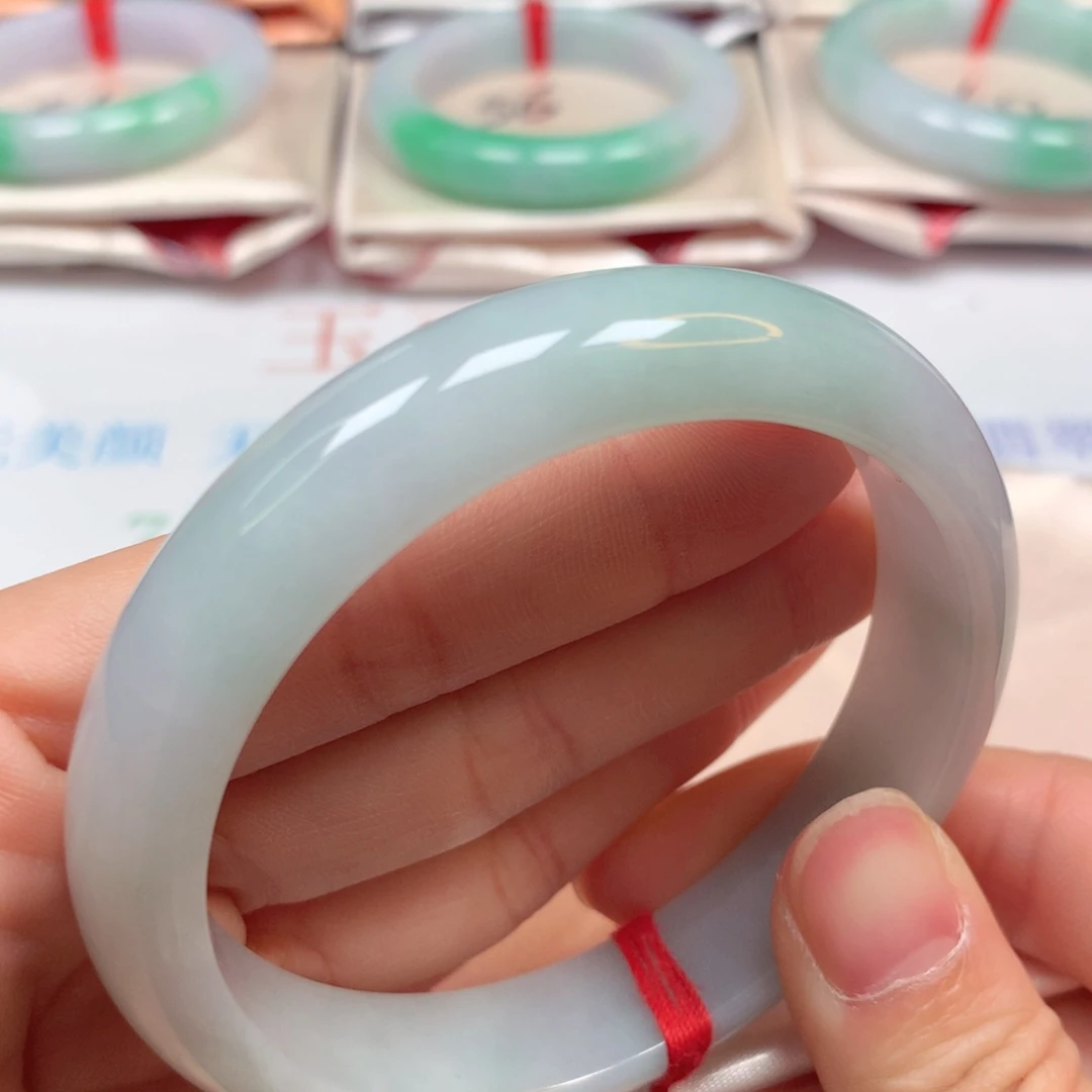 翡翠未镶嵌手镯（圆镯）细腻冰胶果绿底5960