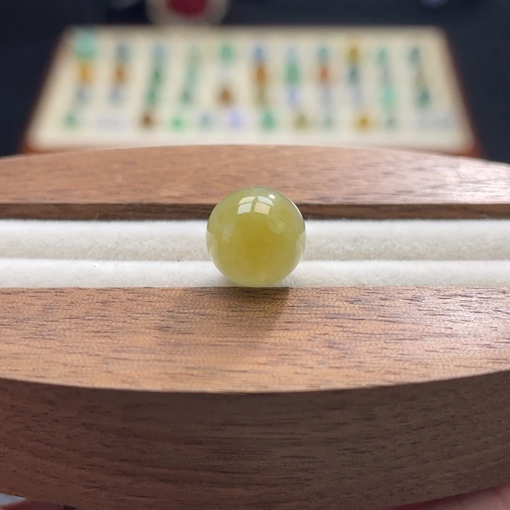 散珠翡翠黄加绿圆珠卡10.2mm