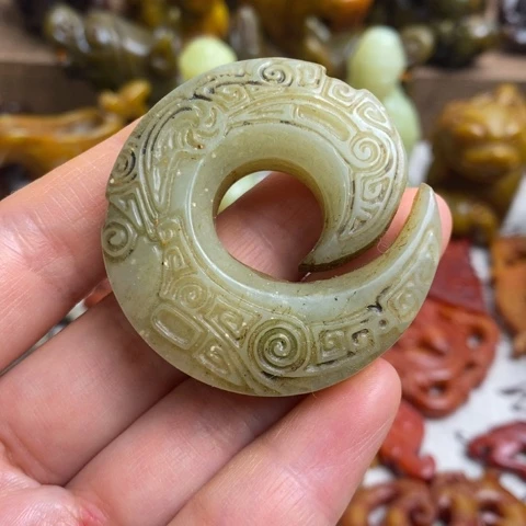 蛇纹石玉未镶嵌颈饰132