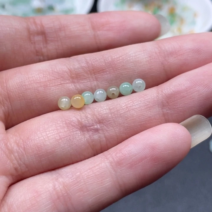 晞***¨颈饰未镶嵌翡翠珠子
