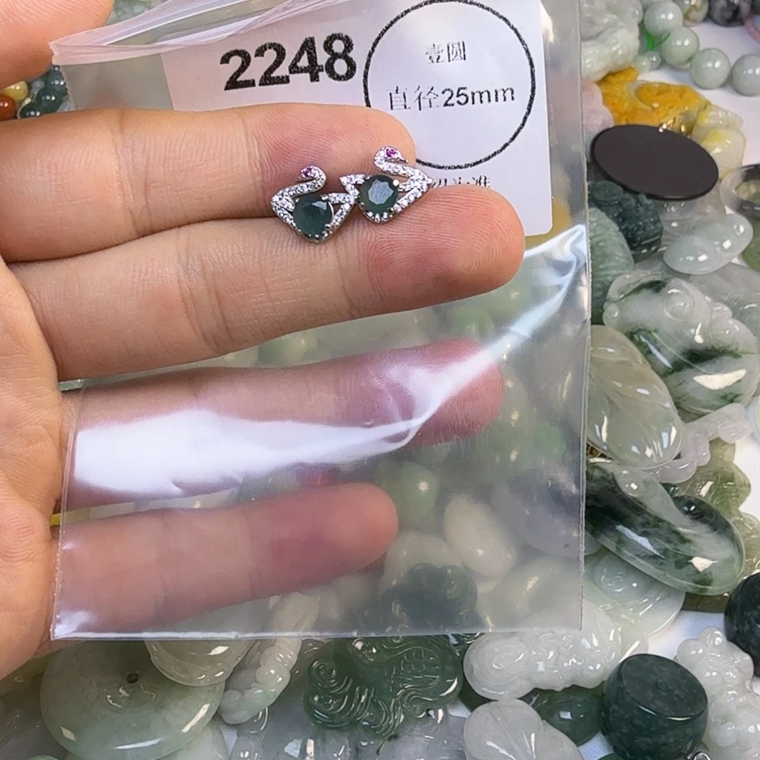 翡翠未镶嵌颈饰hhh