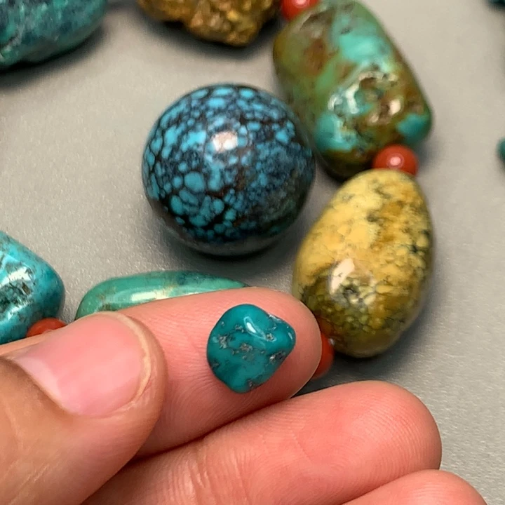 绿松石未镶嵌颈饰