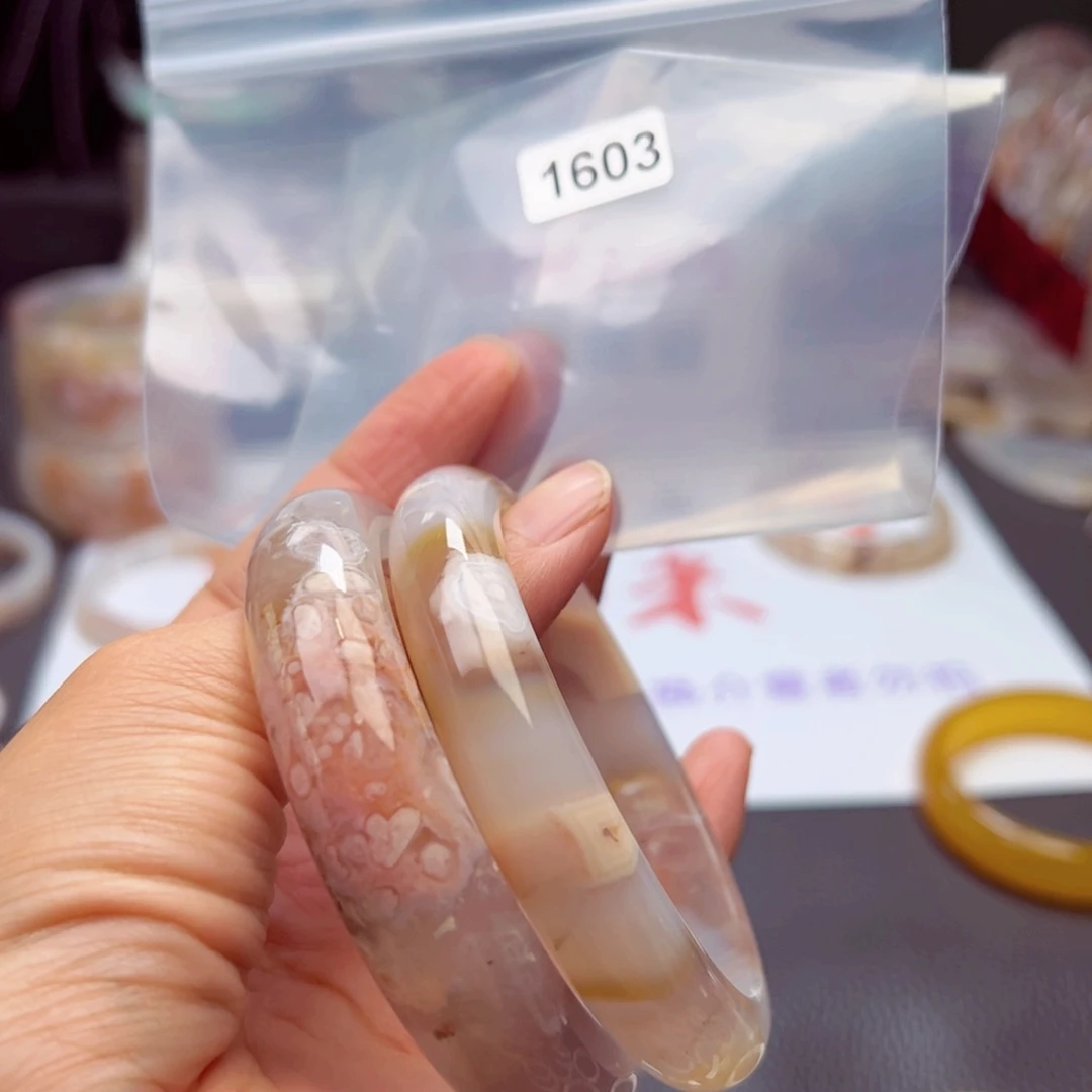 玛瑙/玉髓手镯未镶嵌木*l