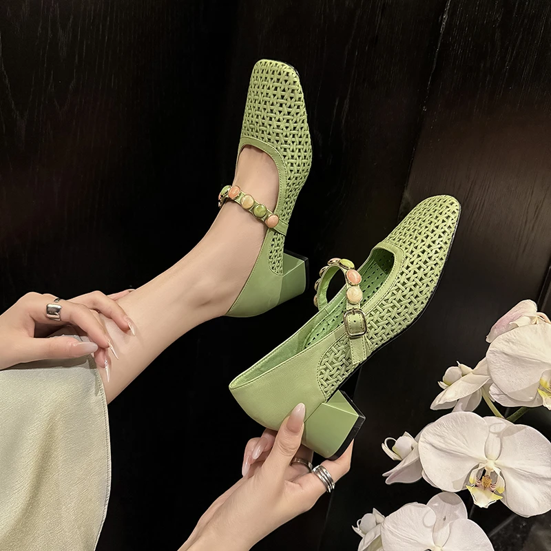2025夏季镂空编织一字扣带白色玛丽珍鞋女中跟绝美高跟包头凉鞋子