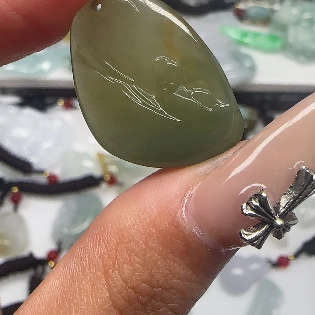 翡翠未镶嵌颈饰55