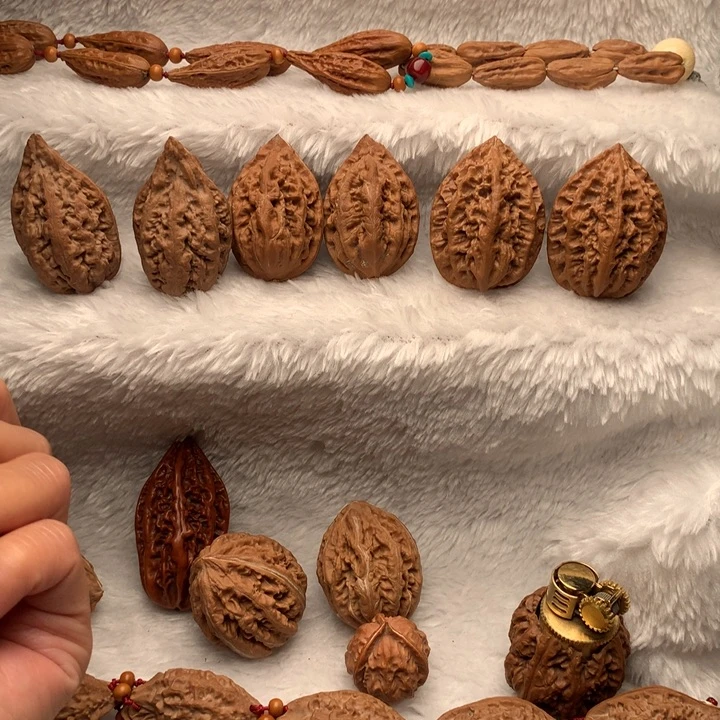 文玩核桃吊坠两*小武核桃高8棱高凤嘴