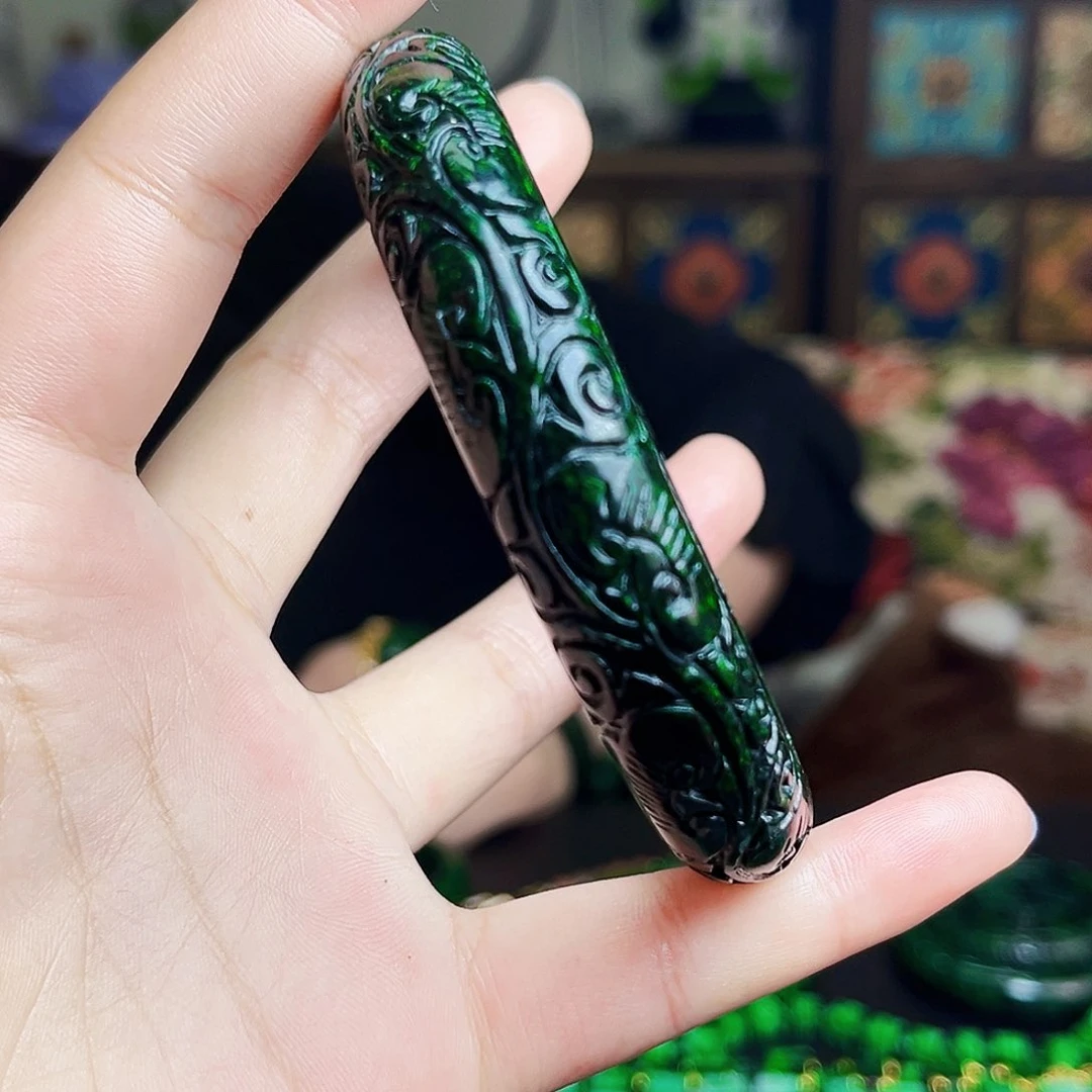 颈饰未镶嵌翡翠多样性