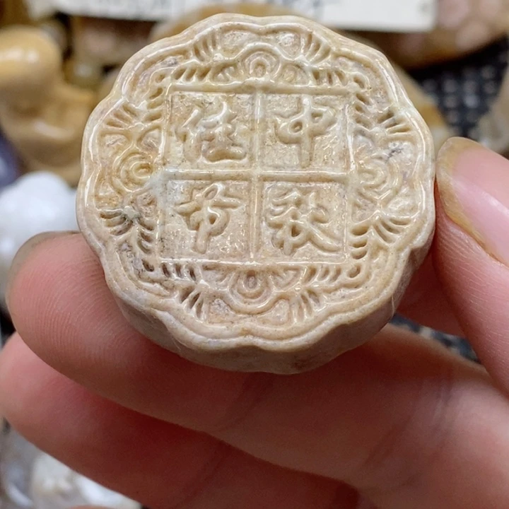 颈饰未镶嵌硅化珊瑚（珊瑚玉）有瑕 没打孔