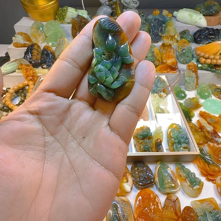 蛇纹石玉未镶嵌颈饰
