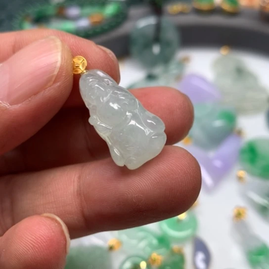 翡翠颈饰未镶嵌翡翠