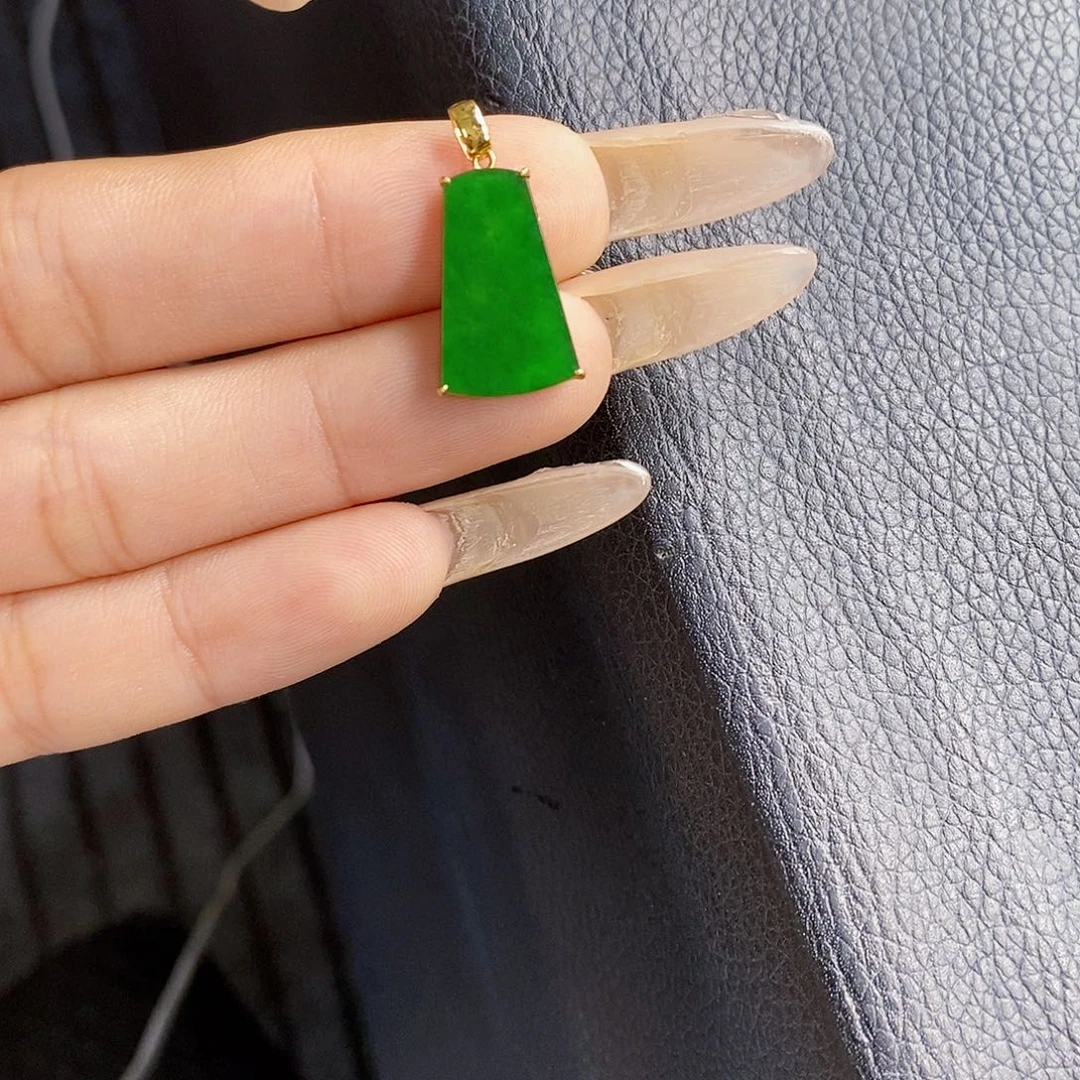 翡翠18K金镶嵌颈饰翡翠