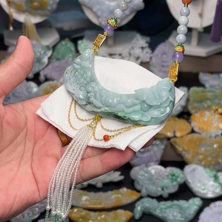 翡翠未镶嵌颈饰吊坠
