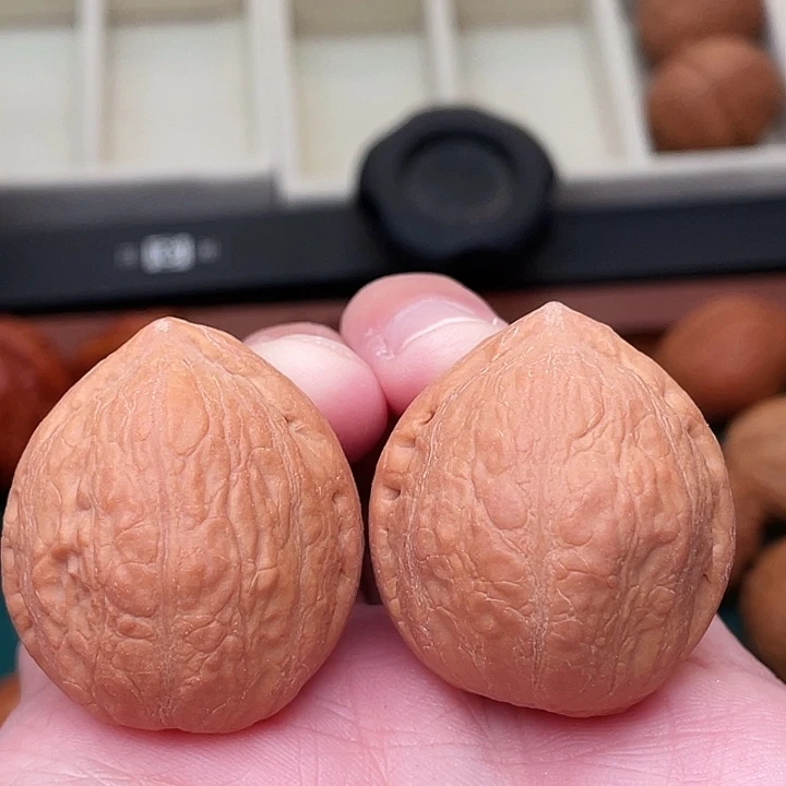 文玩核桃把件麒麟石