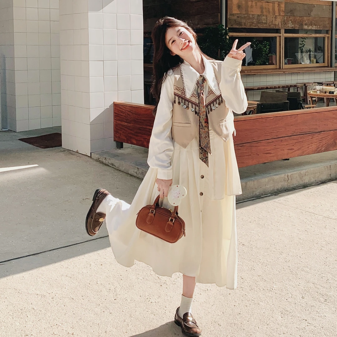 不规则衬衫连衣裙套装早秋新款2025今年流行刺绣流苏卡其色马甲