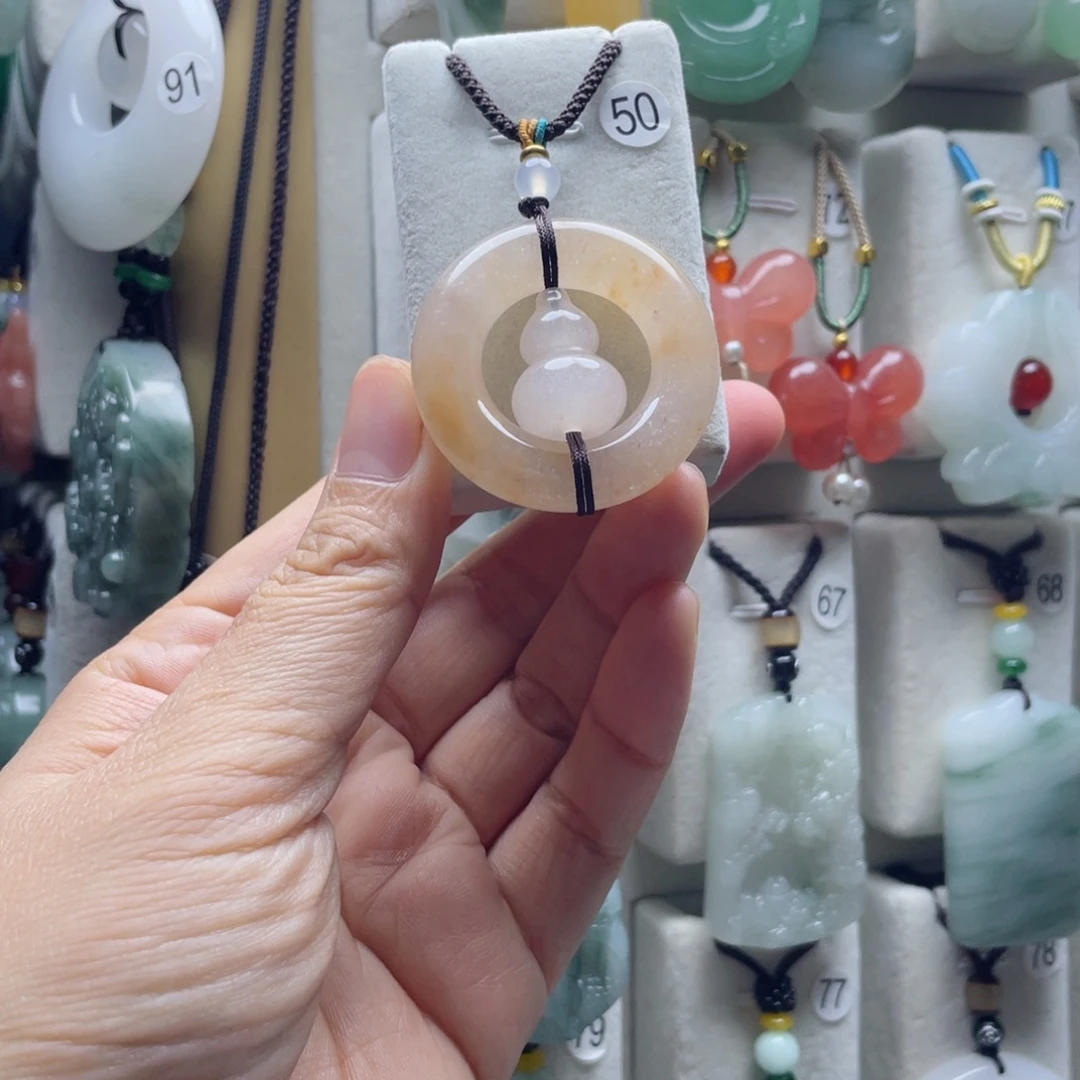 石英质玉未镶嵌颈饰