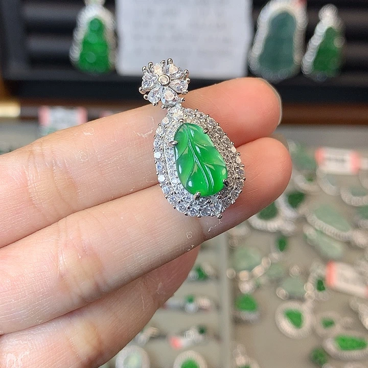 翡翠未镶嵌颈饰吊坠