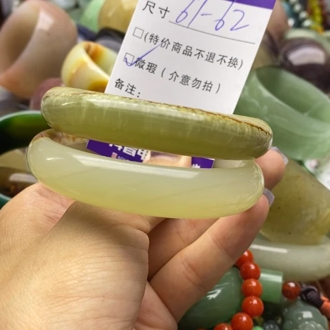 未镶嵌手镯石英质玉