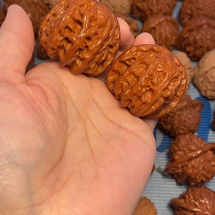 文玩核桃吊坠40白狮子