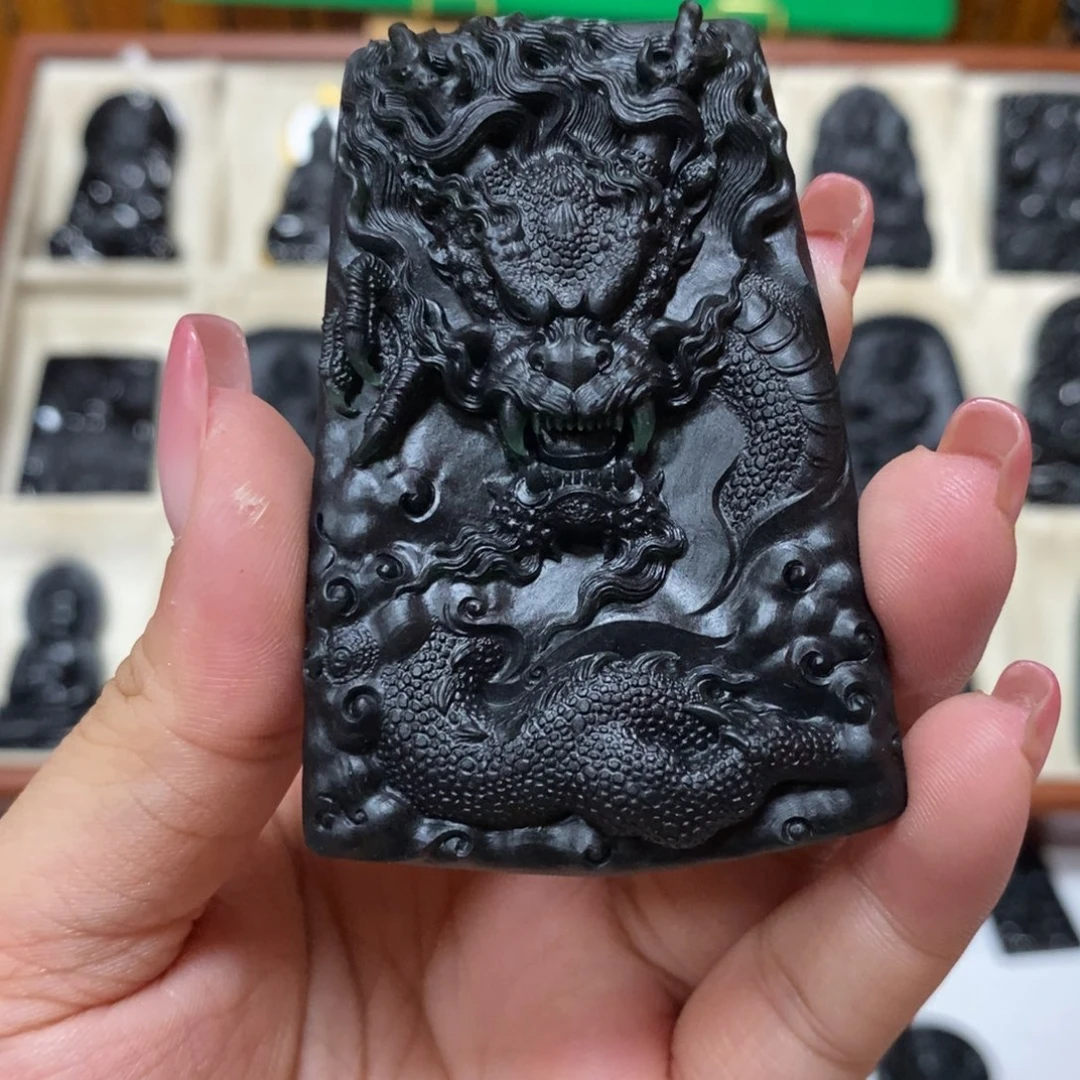 启***航翡翠未镶嵌颈饰翡翠