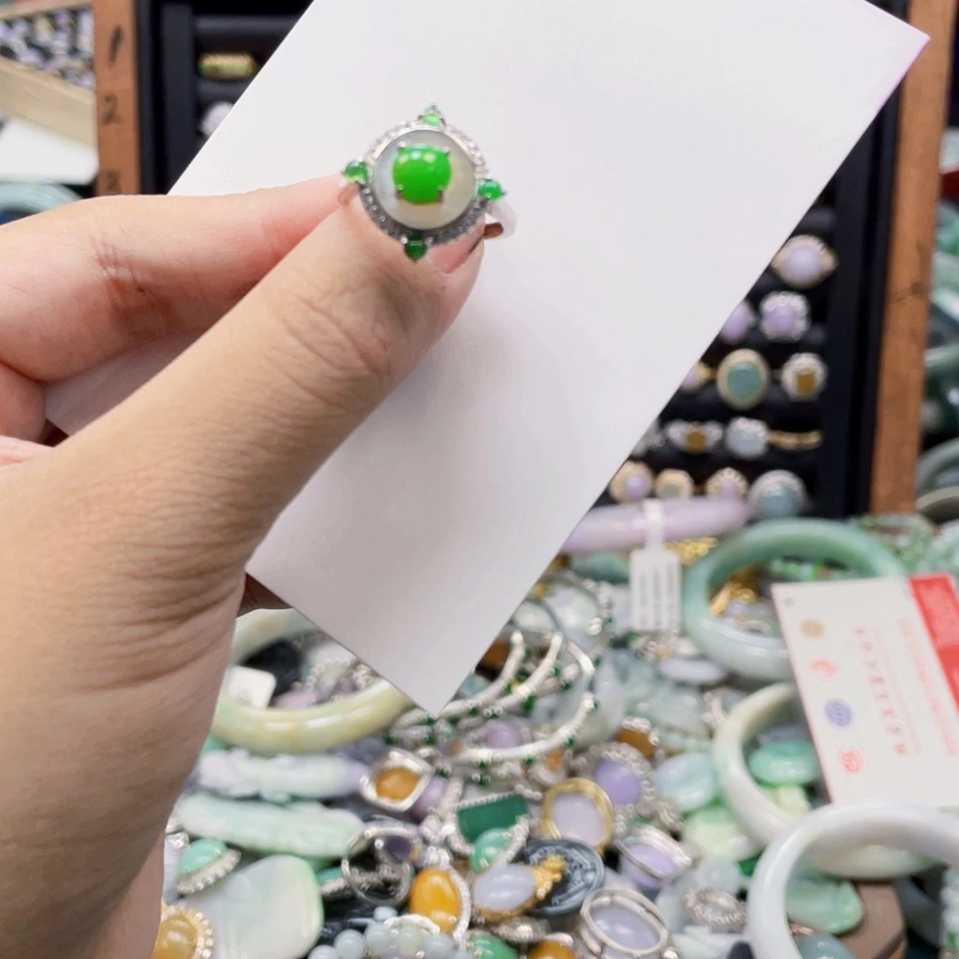 翡翠手镯未镶嵌天然翡翠Ａ货