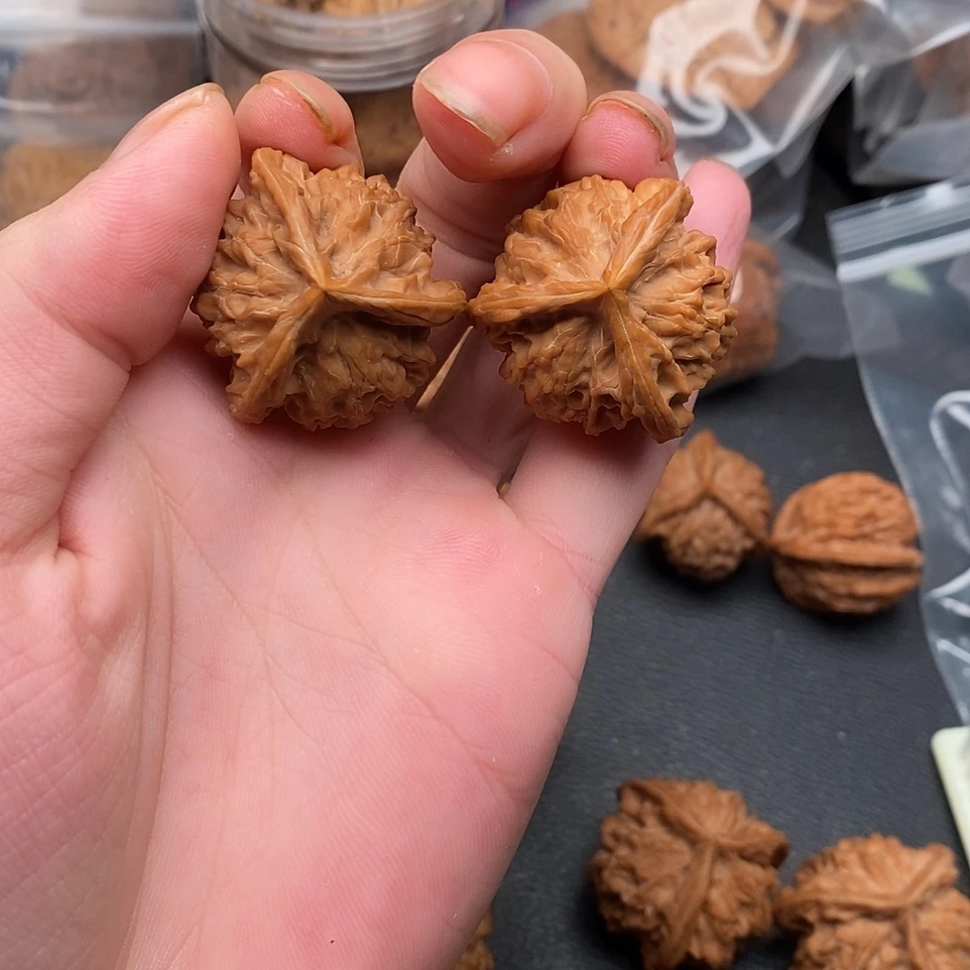 这***行文玩核桃吊坠33正奔