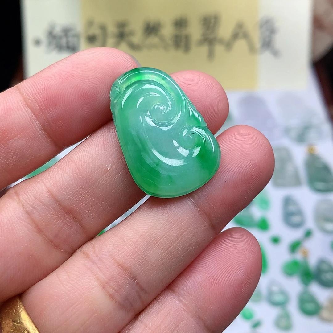 翡翠散珠缅甸天然A货翡翠阳绿如意