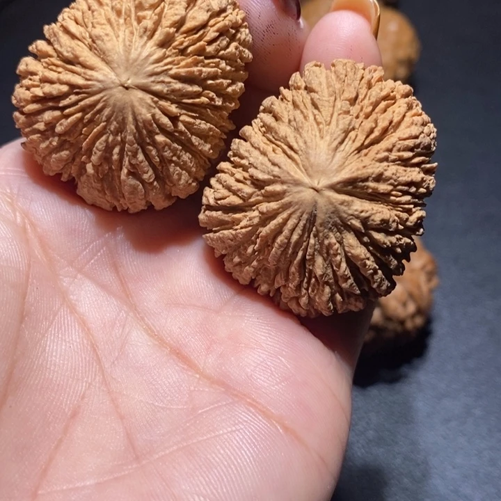 如****文玩核桃吊坠猴头