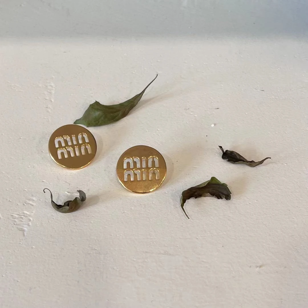 钛钢耳饰 LI婉君 简约镂空字母圆形冷淡风耳钉LWJ23C3S931