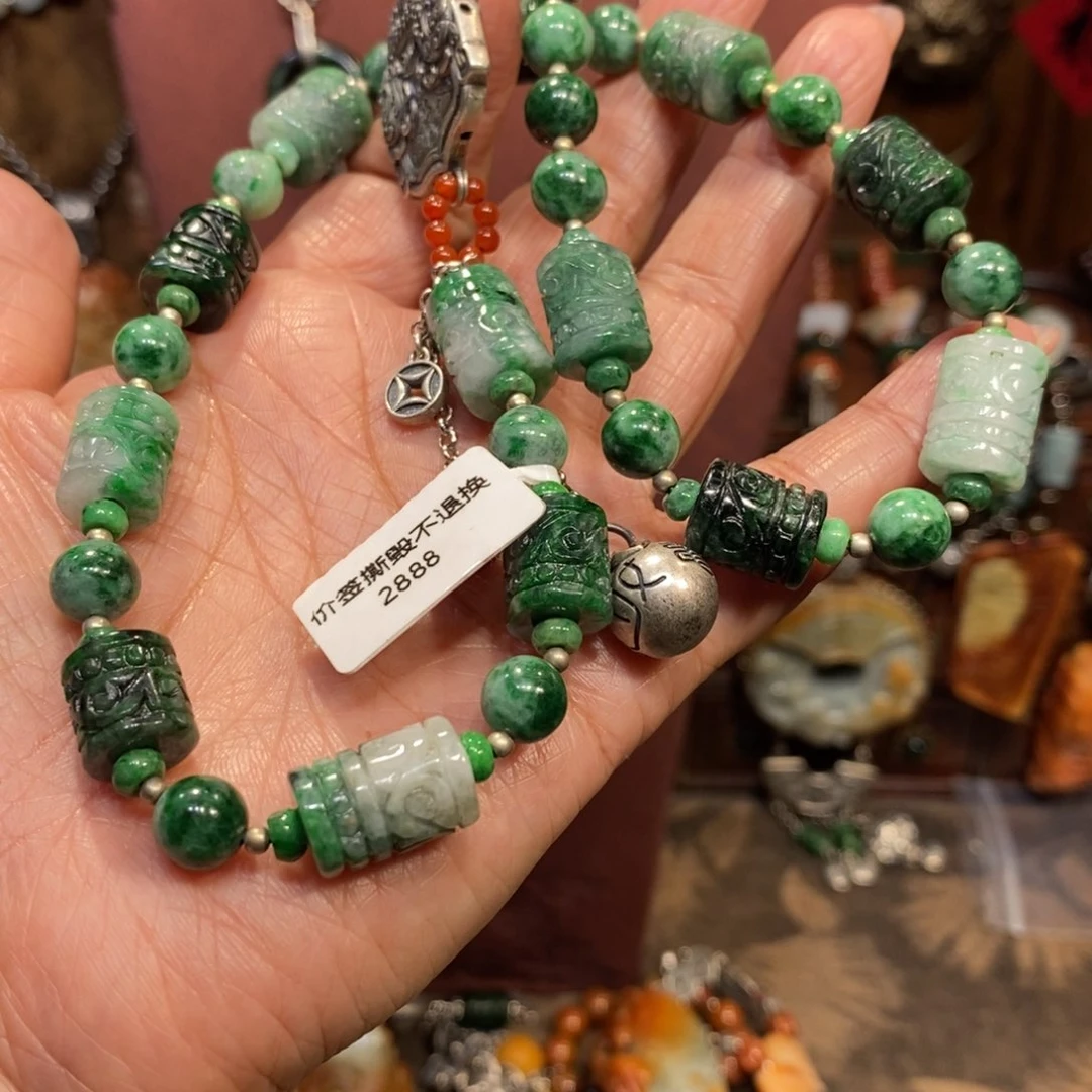 翡翠吊坠(赠链)未镶嵌