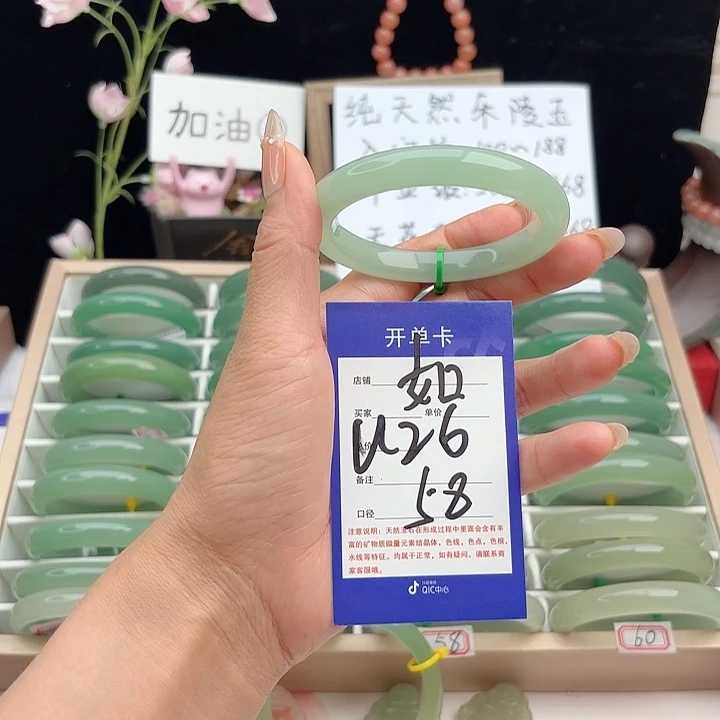 未镶嵌手镯石英质玉