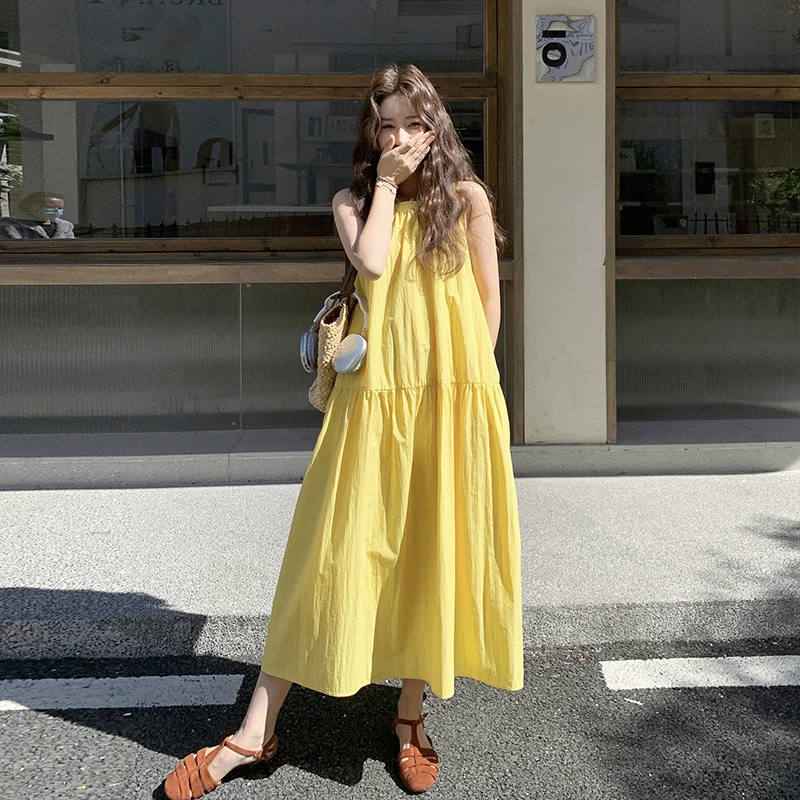 黄色法式漂亮独特连衣裙女2025夏季新款海边度假风减龄挂脖背心裙